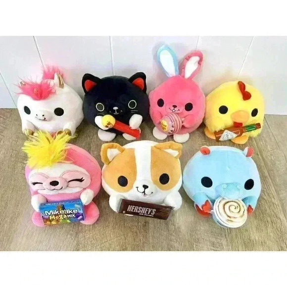 Lot 7 Zuru Mini Brands Snackles 5” Plush Tabasco Hershey Pez Cinnabon Chupa Chup - Picture 1 of 8
